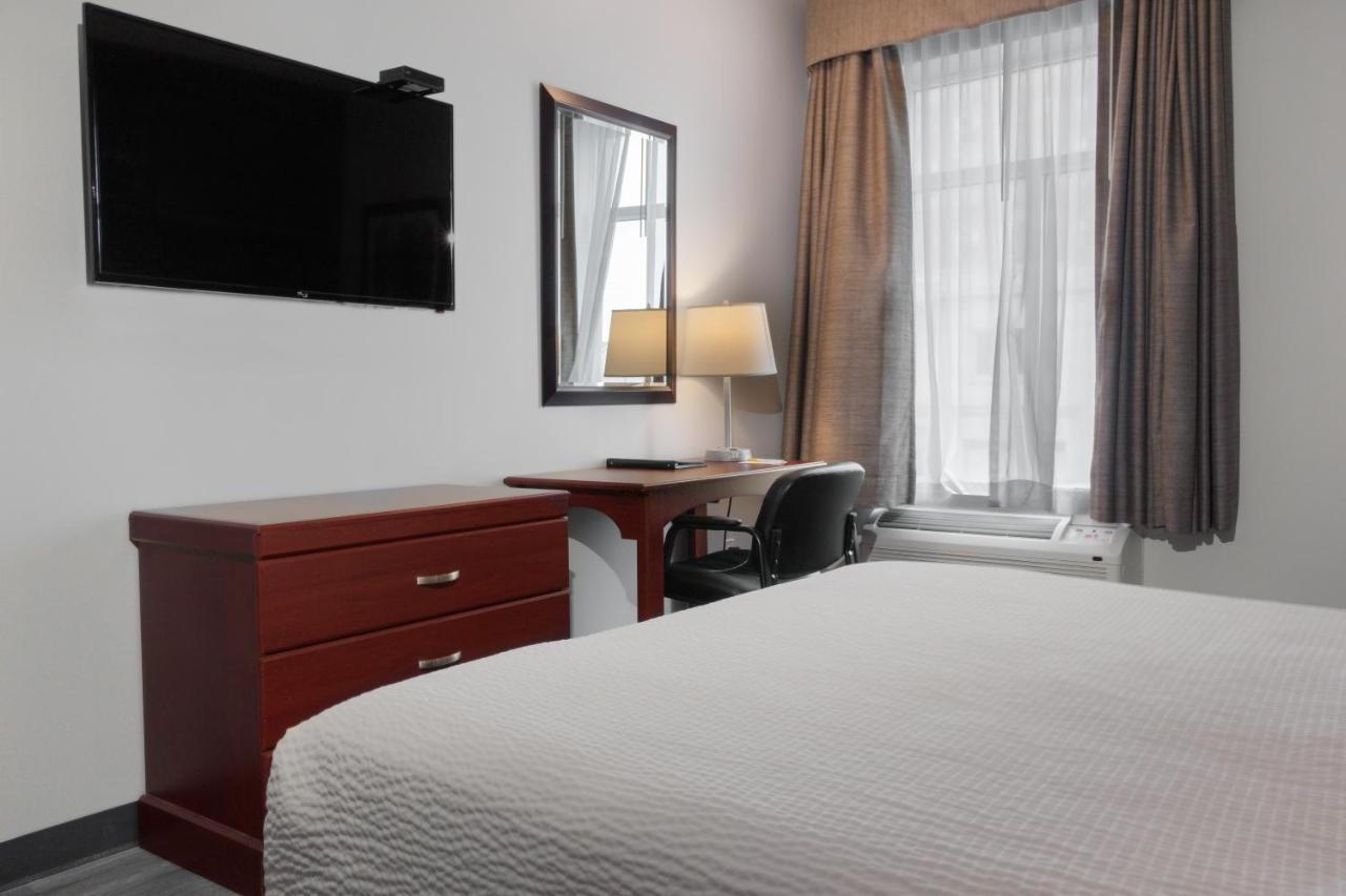 Premier Inn & Suites - Downtown Hamilton Esterno foto