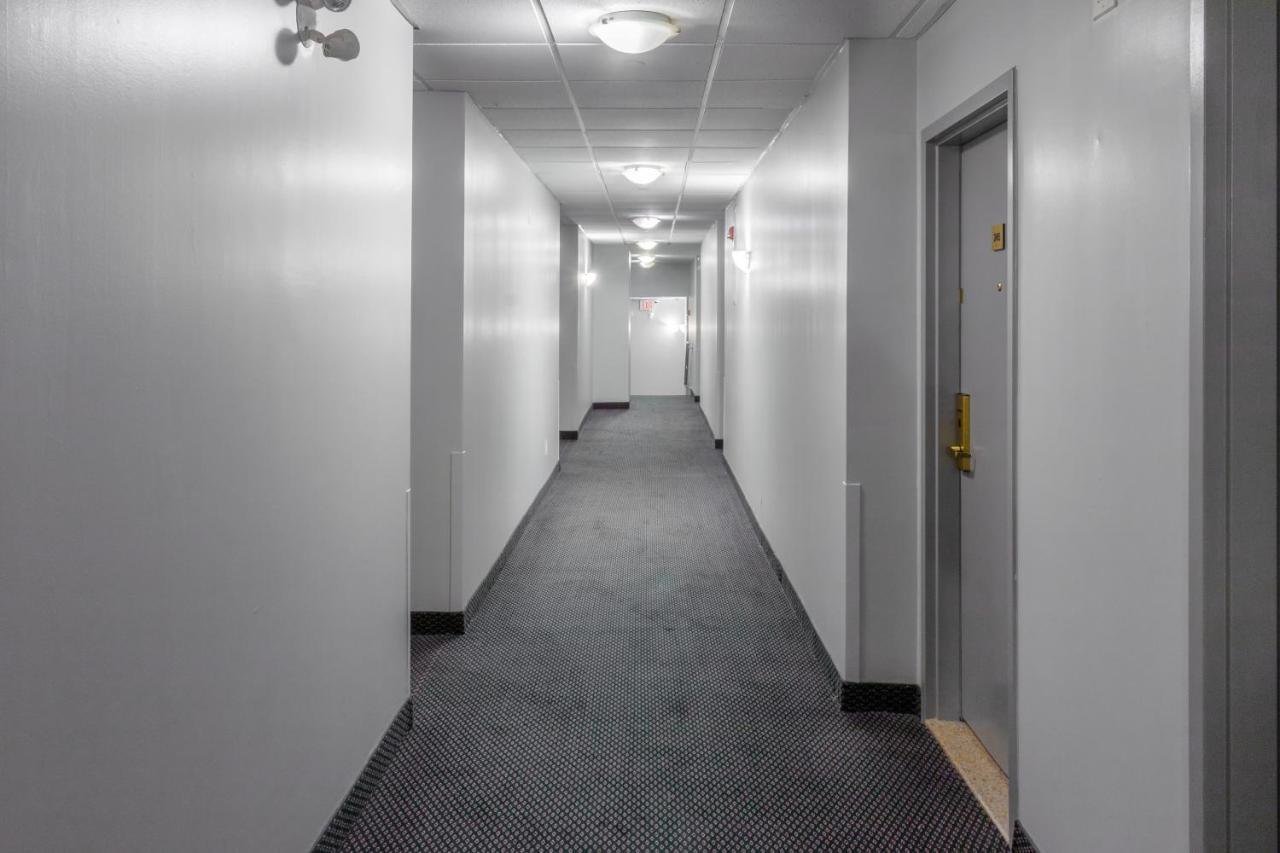 Premier Inn & Suites - Downtown Hamilton Esterno foto