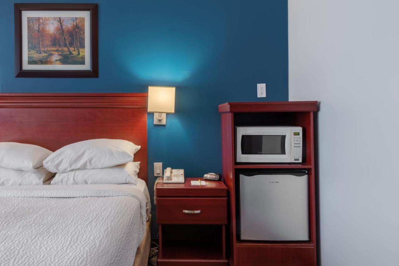 Premier Inn & Suites - Downtown Hamilton Esterno foto